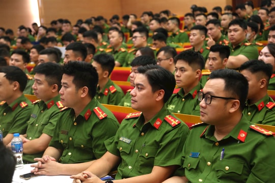 Thanh niên Công an Thủ đô gương mẫu đi đầu trong đào tạo và làm chủ khoa học công nghệ, vững bước tiến vào kỷ nguyên số