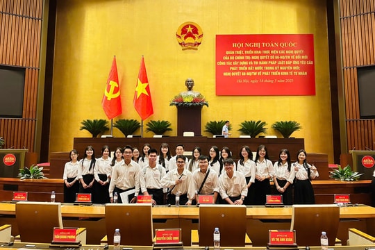 20 đại biểu sinh viên ĐH Kinh tế Quốc dân dự Hội nghị toàn quốc quán triệt, triển khai thực hiện Nghị quyết số 66-NQ/TW và Nghị quyết số 68-NQ/TW