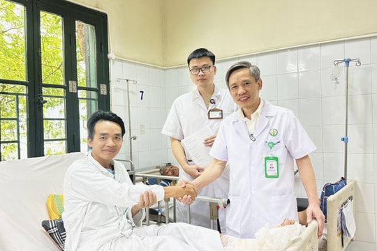 Bệnh viện Hữu nghị Việt Đức phẫu thuật thành công cho người bệnh quân nhân ngoài đảo