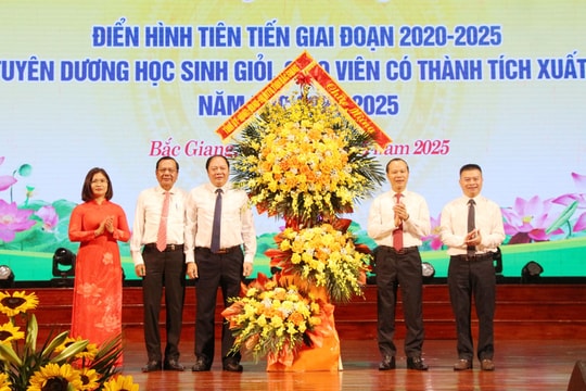 Bắc Giang biểu dương điển hình tiên tiến ngành Giáo dục và tuyên dương học sinh giỏi, giáo viên bồi dưỡng học sinh giỏi