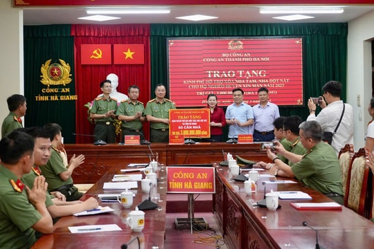 Công an Hà Nội tiếp tục hỗ trợ xóa nhà tạm, nhà dột nát tại tỉnh Hà Giang