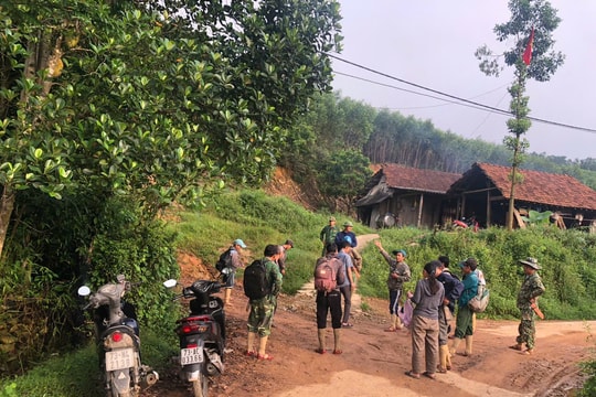 Tìm kiếm người đàn ông mất tích khi đi tìm ong trong rừng ở Quảng Bình