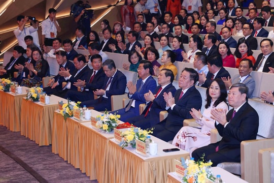 Lễ trao Giải thưởng sáng tác, quảng bá tác phẩm văn học, nghệ thuật, báo chí về chủ đề “Học tập và làm theo tư tưởng, đạo đức, phong cách Hồ Chí Minh" đợt II