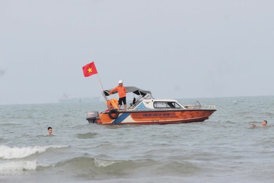 Nghệ An: Đôi nam nữ tử vong khi tắm biển Cửa Lò