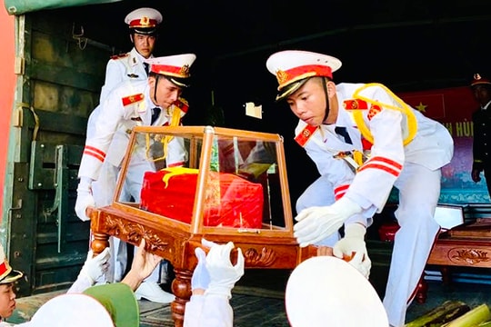 Quảng Bình đón nhận hài cốt liệt sỹ quân tình nguyện và chuyên gia Việt Nam hy sinh tại Lào