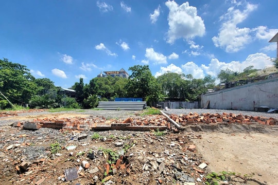 Cần làm rõ vụ phá dỡ hàng rào bảo vệ đất tại phường Thảo Điền, TP. Hồ Chí Minh