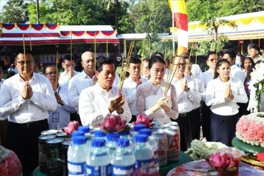 Cambodia commemorates victims of Pol Pot genocide