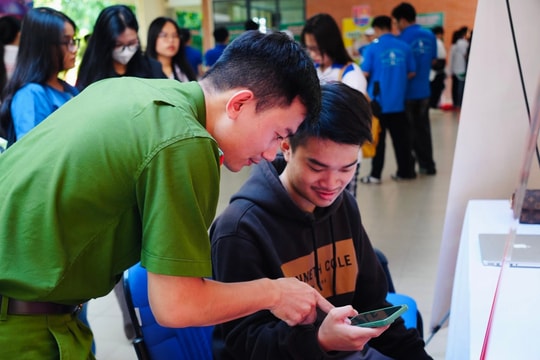 TP. Hồ Chí Minh: Vận động hơn 4,9 triệu ý kiến góp ý sửa đổi Hiến pháp qua VNeID