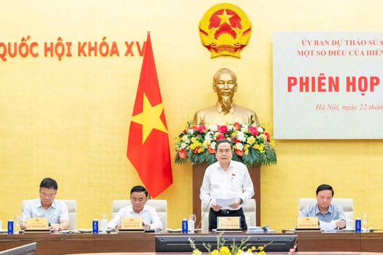 Chủ tịch Quốc hội Trần Thanh Mẫn chủ trì phiên họp thứ 2 của Ủy ban Dự thảo sửa đổi, bổ sung một số điều của Hiến pháp năm 2013