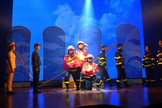 Công an thành phố Hà Nội tổ chức công diễn vở kịch “Ngược chiều bình an”