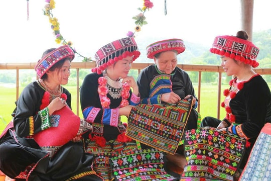 Phát triển kinh tế từ vốn văn hóa dân tộc