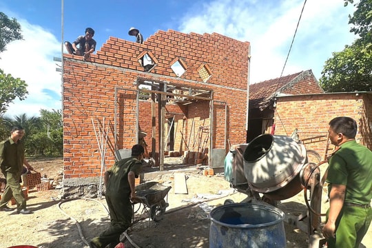 Đắk Nông: Lực lượng công an xã chung tay vì mái ấm người nghèo