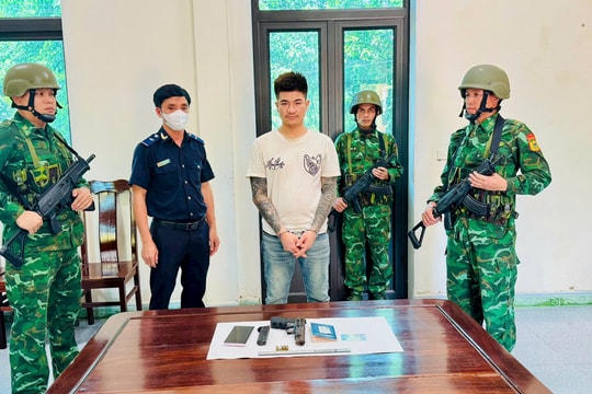 Bắt đối tượng tàng trữ súng và ma túy khi đang nhập cảnh tại Cửa khẩu Cầu Treo