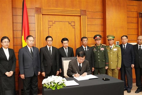 Lãnh đạo Đảng, Nhà nước Lào viếng nguyên Chủ tịch nước Trần Đức Lương