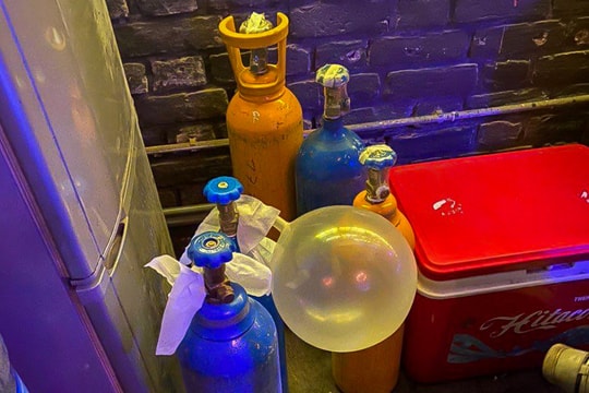 Cảnh báo: Tê tay chân có thể là hậu quả của việc lạm dụng bóng cười