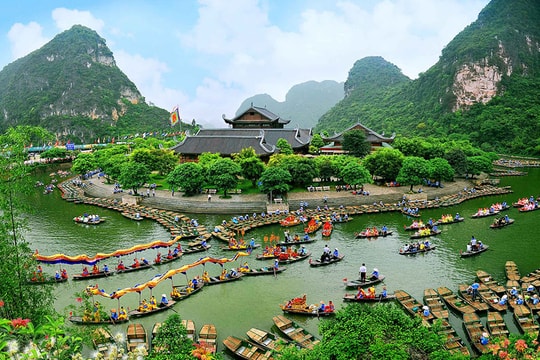 Hồi sinh di sản và định vị bản sắc