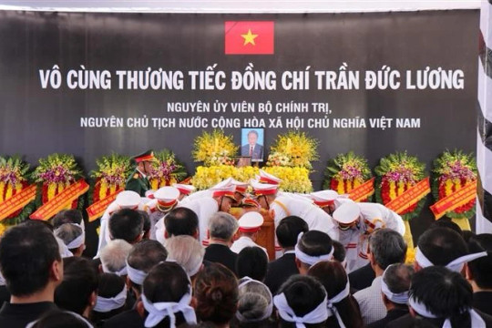 Burial ceremony held for former President Tran Duc Luong in Quang Ngai