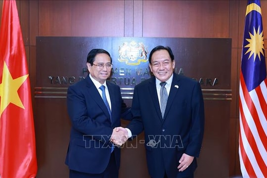 Thủ tướng Phạm Minh Chính hội kiến Chủ tịch Thượng viện Malaysia