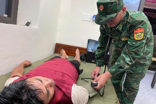 Vụ chìm tàu trên biển Hà Tĩnh: Cứu hộ 11 thuyền viên đưa vào bờ an toàn