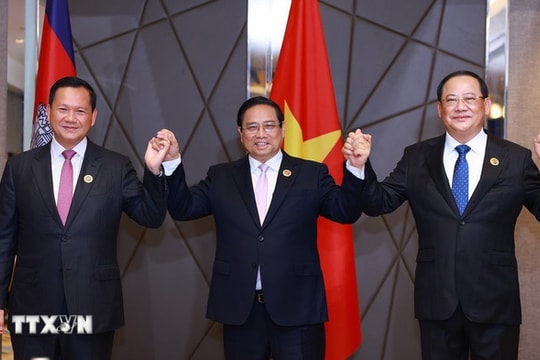 Thủ tướng ba nước Việt Nam - Campuchia - Lào cùng ăn sáng làm việc