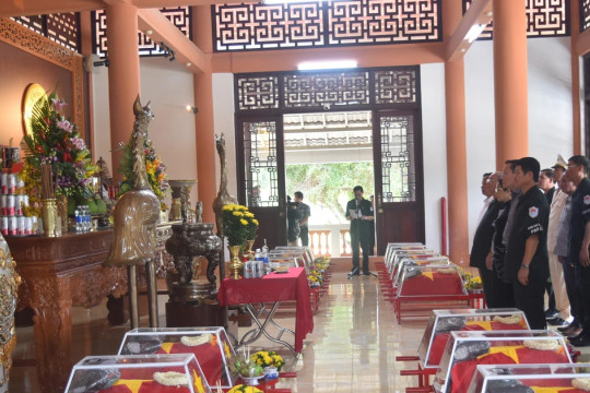 Dak Lak holds burial ceremony for fallen soldiers repatriated from Cambodia