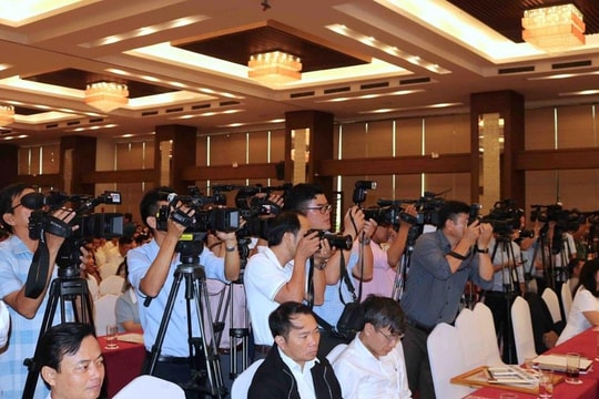 Hơn 400 đại biểu dự Hội thảo cấp quốc gia: “100 năm Báo chí cách mạng Việt Nam đồng hành cùng sự nghiệp vẻ vang của Đảng và dân tộc”