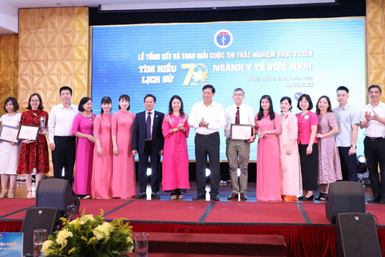 Trao giải Cuộc thi trắc nghiệm 'Tìm hiểu lịch sử 70 năm ngành y tế Việt Nam'