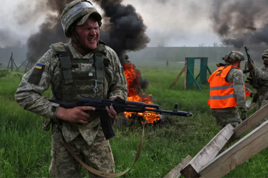 Chờ đợi tín hiệu thực chất từ cả hai phía