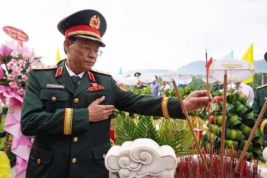Phó Chủ tịch Quốc hội, Thượng tướng Trần Quang Phương dâng hương tưởng nhớ các anh hùng, liệt sĩ tại Di tích lịch sử Ba Gia, Quảng Ngãi