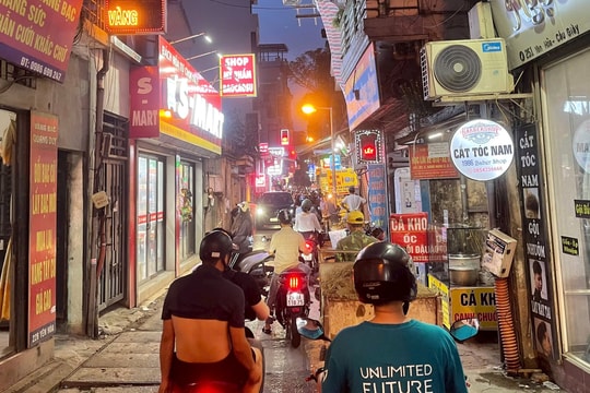 "Ma trận" biển quảng cáo bủa vây không gian sống đô thị