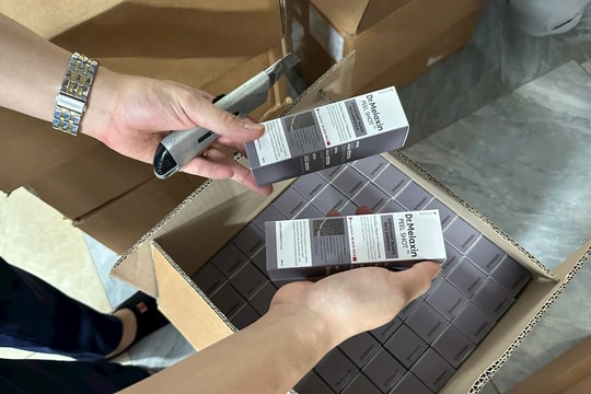 Cảnh sát kinh tế kiểm tra kho mỹ phẩm Hàn Quốc của Công ty Ngân Korea