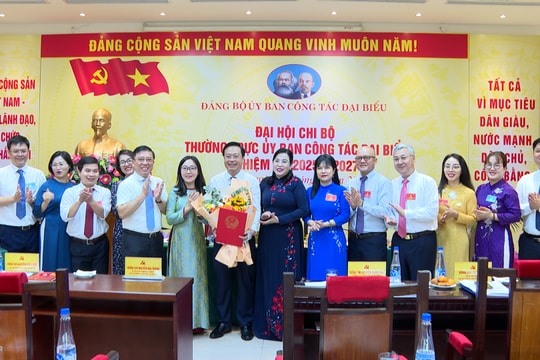 Chi bộ Thường trực Ủy ban Công tác đại biểu: Xây dựng tổ chức đảng trong sạch, vững mạnh, nâng cao chất lượng tham mưu chiến lược
