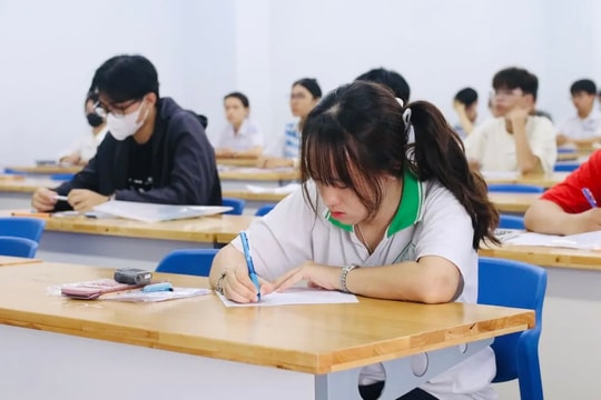 Thí sinh phản ánh bị giám thị làm chậm 30 phút làm bài ở kỳ thi vào đại học lớn nhất nước
