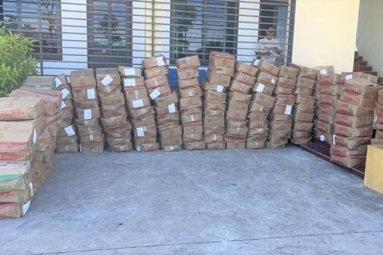 Phát hiện xe khách vận chuyển hơn 112.000 gói măng tẩm gia vị không rõ nguồn gốc