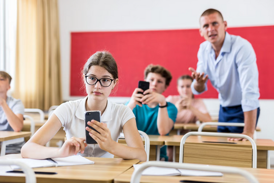 “Thế hệ Alpha” và lớp học hỗn loạn: Điều gì đang diễn ra ở các trường học Mỹ?