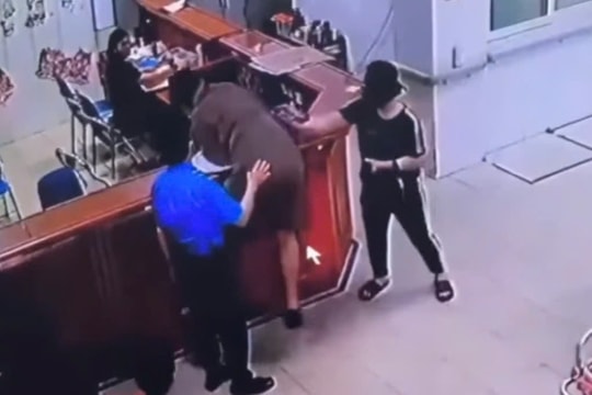 Công an triệu tập người hành hung nhân viên y tế tại Nghệ An