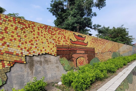 Con đường Gốm sứ xuống cấp, nhiều đoạn thành nơi vứt rác