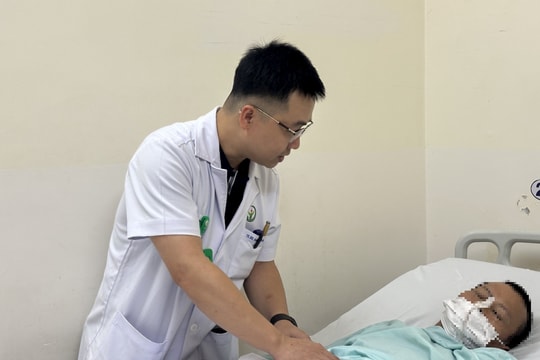 Người đàn ông thủng trực tràng phức tạp do vòi xịt khô nén khí