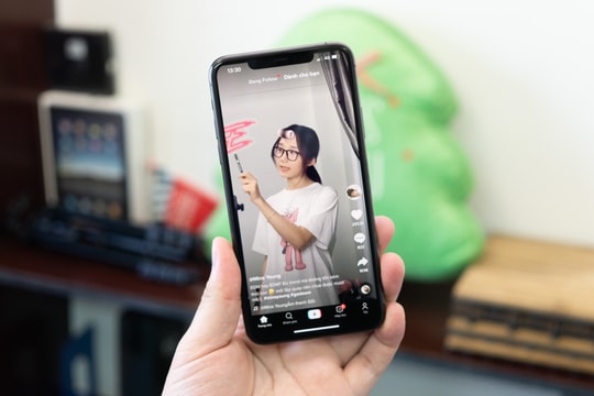 Gen Z là nhóm “nghiện” giải trí số nhất với thời lượng sử dụng 5–7 giờ/ngày