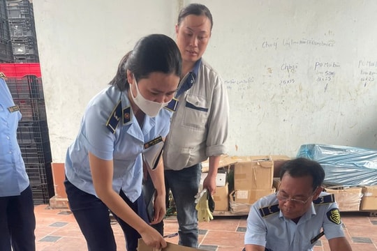 Phát hiện 700 kg chân gà, thịt bò, má lợn không rõ nguồn gốc xuất xứ