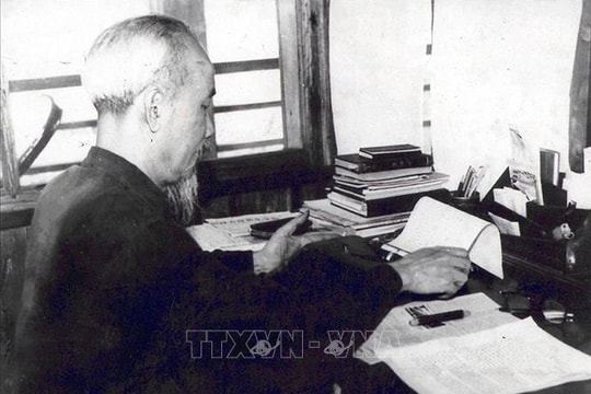 Bài 1: Xây dựng nền báo chí phát triển toàn diện, mạnh mẽ, ngang tầm 100 năm lịch sử đất nước