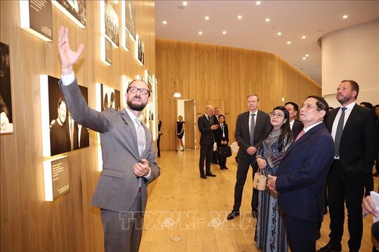 Thủ tướng Phạm Minh Chính thăm không gian trưng bày của nhà soạn nhạc Estonia Arvo Pärt