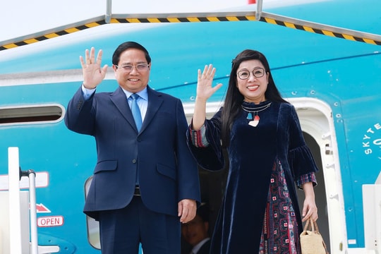 Thủ tướng Phạm Minh Chính tới Nice, bắt đầu chuyến công tác tại Cộng hoà Pháp