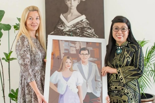 Vietnamese PM’s spouse presents special gift to Estonian PM’s wife