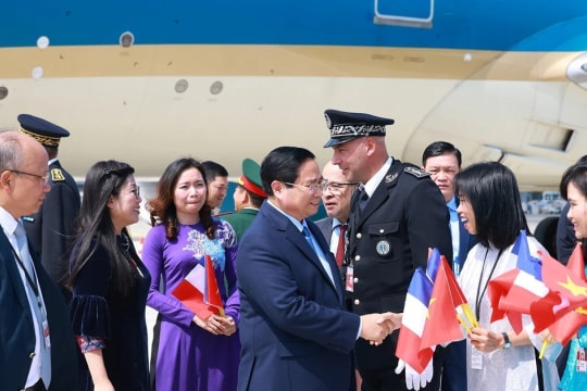 Vietnamese PM arrives in Nice, beginning working trip to France
