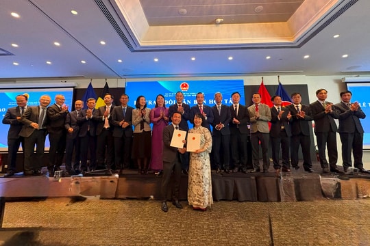 Quảng Bình ký kết ghi nhớ hợp tác phát triển du lịch với đối tác tại châu Âu