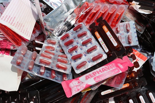 Phó Thủ tướng yêu cầu tăng cường kiểm soát, xử lý thuốc giả