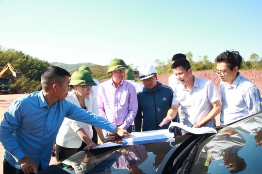 Trực tiếp gặp gỡ, lắng nghe ý kiến nhiều chiều