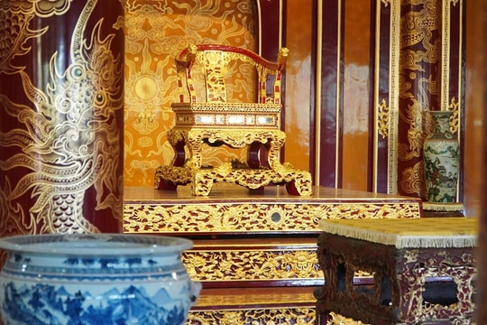 Sử dụng công nghệ, kỹ thuật truyền thống phục chế ngai vua triều Nguyễn