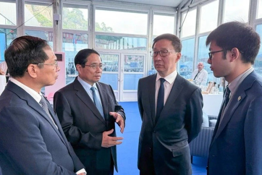 PM Pham Minh Chinh meets Chinese Vice President in Nice